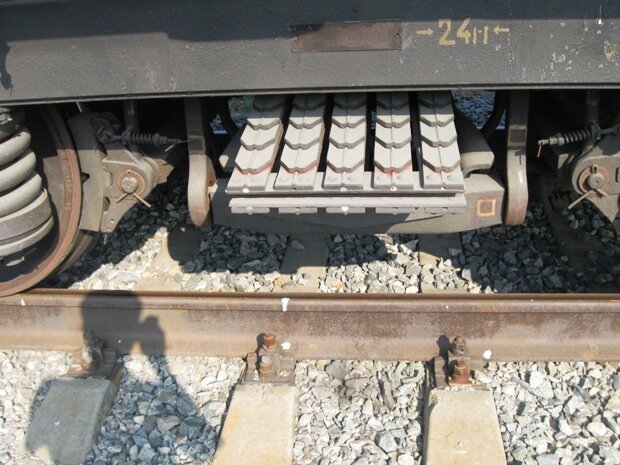 Эллиптическая рессора на вагоне